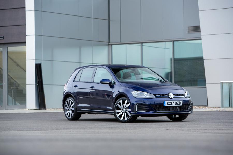  Volkswagen Golf GTE 2017 года  (UK) (фото 18 из 27)